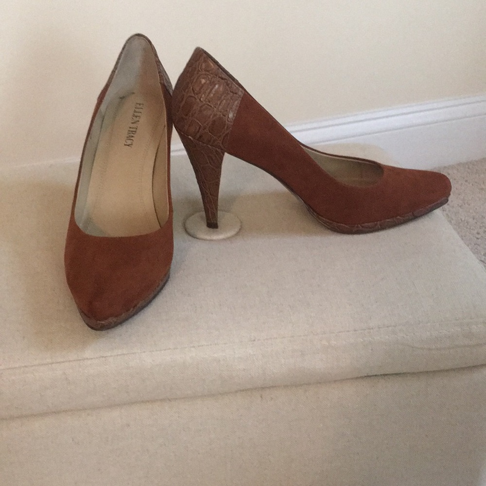 Rust suede pumps
